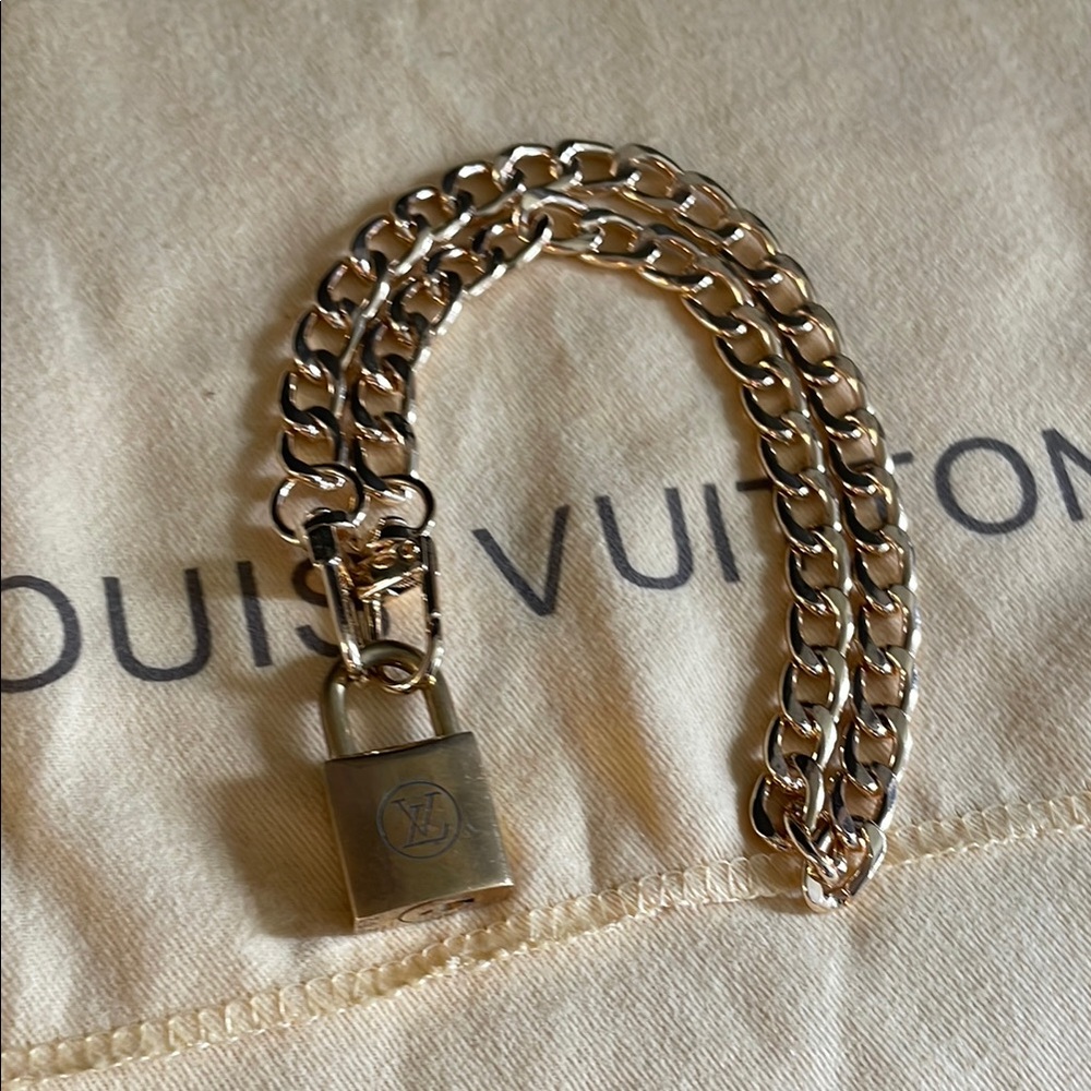 Authentic Louis Vuitton Gold 200 series lock with unbranded chain